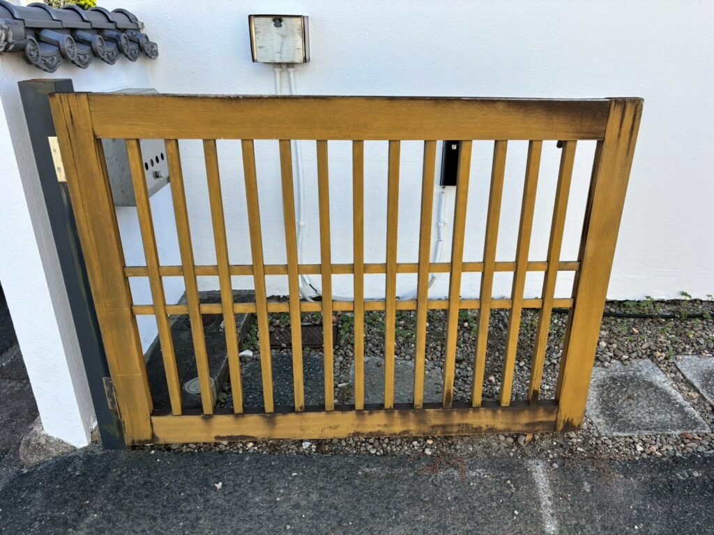 久留米市　Z様邸　木扉塗装　着工2